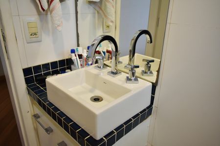 Apartamento à venda com 96m², 3 quartos e 3 vagas Apartamento à venda com 96m², 3 quartos e 3 vagasBanheiro Social