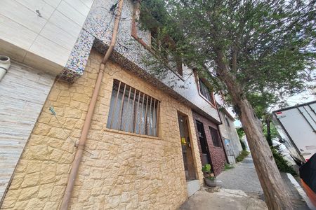 Casa à venda com 45m², 2 quartos e sem vaga Casa à venda com 45m², 2 quartos e sem vagaFachada