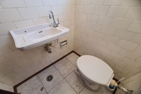 Casa à venda com 45m², 2 quartos e sem vaga Casa à venda com 45m², 2 quartos e sem vagaBanheiro Social