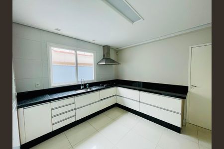 Casa à venda com 226m², 3 quartos e 3 vagas Casa à venda com 226m², 3 quartos e 3 vagasCozinha