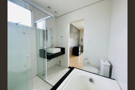 Casa à venda com 226m², 3 quartos e 3 vagas Casa à venda com 226m², 3 quartos e 3 vagasBanheiro da Suíte 1