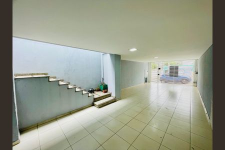 Casa à venda com 226m², 3 quartos e 3 vagas Casa à venda com 226m², 3 quartos e 3 vagasGaragem