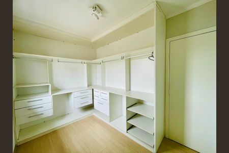 Casa à venda com 226m², 3 quartos e 3 vagas Casa à venda com 226m², 3 quartos e 3 vagasSuíte 2