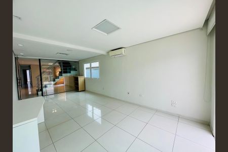 Casa à venda com 226m², 3 quartos e 3 vagas Casa à venda com 226m², 3 quartos e 3 vagasSala