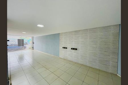 Casa à venda com 226m², 3 quartos e 3 vagas Casa à venda com 226m², 3 quartos e 3 vagasGaragem