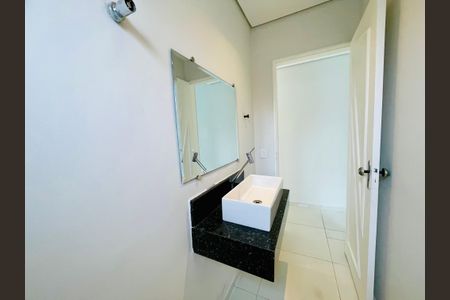 Casa à venda com 226m², 3 quartos e 3 vagas Casa à venda com 226m², 3 quartos e 3 vagasLavabo