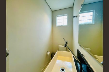 Casa à venda com 226m², 3 quartos e 3 vagas Casa à venda com 226m², 3 quartos e 3 vagasLavabo