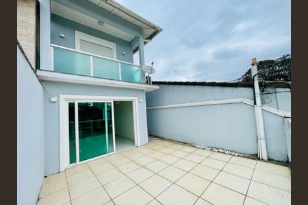 Casa à venda com 226m², 3 quartos e 3 vagas Casa à venda com 226m², 3 quartos e 3 vagasVaranda da Sala