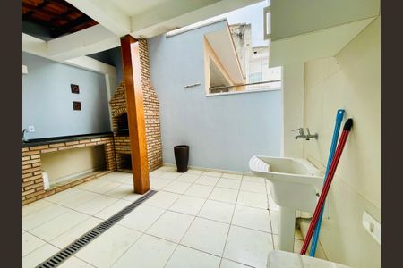Casa à venda com 226m², 3 quartos e 3 vagas Casa à venda com 226m², 3 quartos e 3 vagasÁrea de Serviço