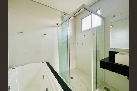 Casa à venda com 226m², 3 quartos e 3 vagas Casa à venda com 226m², 3 quartos e 3 vagasBanheiro da Suíte 1