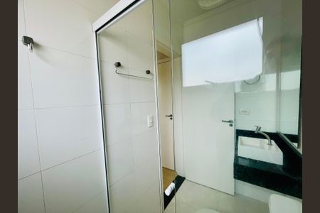 Casa à venda com 226m², 3 quartos e 3 vagas Casa à venda com 226m², 3 quartos e 3 vagasBanheiro da Suíte 2