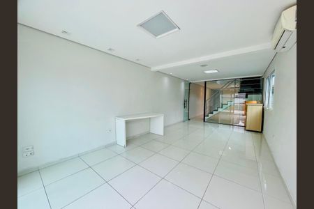 Casa à venda com 226m², 3 quartos e 3 vagas Casa à venda com 226m², 3 quartos e 3 vagasSala