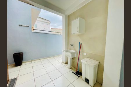 Casa à venda com 226m², 3 quartos e 3 vagas Casa à venda com 226m², 3 quartos e 3 vagasÁrea de Serviço
