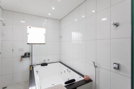 Casa à venda com 540m², 3 quartos e 6 vagasBanheiro da Suíte