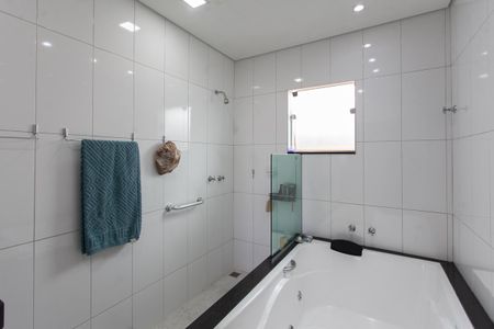 Casa à venda com 540m², 3 quartos e 6 vagasBanheiro da Suíte