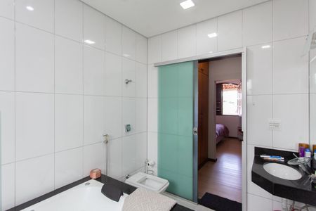 Casa à venda com 540m², 3 quartos e 6 vagasBanheiro da Suíte