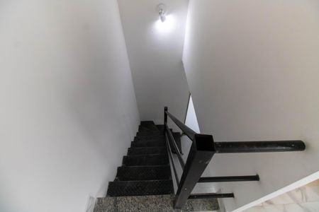 Escada de apartamento para alugar com 1 quarto, 45m² em Jacaré, Niterói