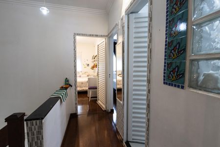 Casa à venda com 240m², 4 quartos e 6 vagas Casa à venda com 240m², 4 quartos e 6 vagasCorredor