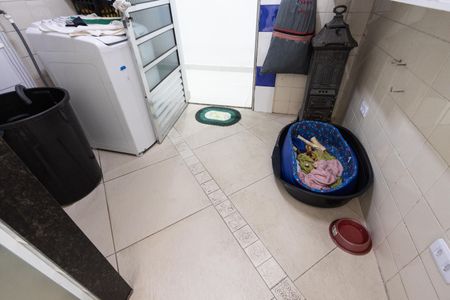 Casa à venda com 240m², 4 quartos e 6 vagas Casa à venda com 240m², 4 quartos e 6 vagasÁrea de Serviço