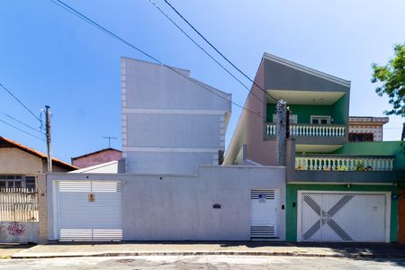 Casa de condomínio para alugar com 141m², 3 quartos e 2 vagas Casa de condomínio para alugar com 141m², 3 quartos e 2 vagasFachada