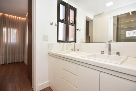 Apartamento à venda com 143m², 3 quartos e 2 vagasBanheiro da Suíte 3