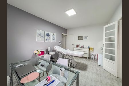 Casa à venda com 130m², 3 quartos e 4 vagas