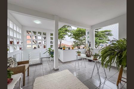 Casa à venda com 130m², 3 quartos e 4 vagas