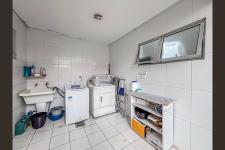 Casa à venda com 130m², 3 quartos e 4 vagas