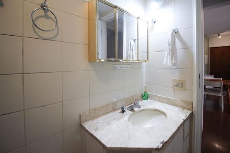 Banheiro de apartamento para alugar com 1 quarto, 38m² em Indianópolis, São Paulo