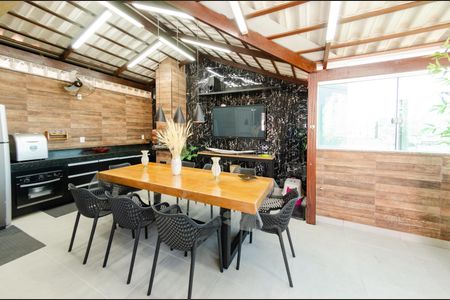 Apartamento à venda com 162m², 2 quartos e 3 vagas Apartamento à venda com 162m², 2 quartos e 3 vagasCobertura