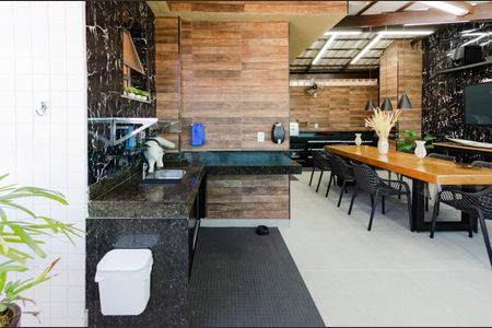 Apartamento à venda com 162m², 2 quartos e 3 vagas Apartamento à venda com 162m², 2 quartos e 3 vagasCobertura