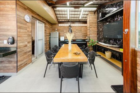 Apartamento à venda com 162m², 2 quartos e 3 vagas Apartamento à venda com 162m², 2 quartos e 3 vagasCobertura