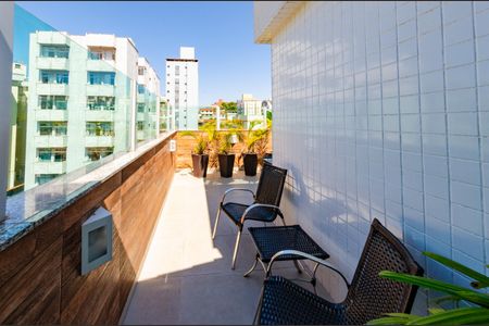 Apartamento à venda com 162m², 2 quartos e 3 vagas Apartamento à venda com 162m², 2 quartos e 3 vagasCobertura