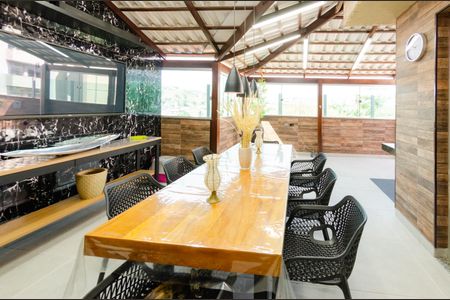 Apartamento à venda com 162m², 2 quartos e 3 vagas Apartamento à venda com 162m², 2 quartos e 3 vagasCobertura