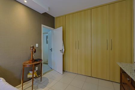 Apartamento à venda com 220m², 4 quartos e 2 vagasQuarto 2