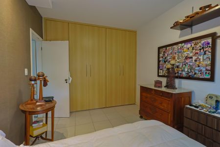 Apartamento à venda com 220m², 4 quartos e 2 vagasQuarto 2