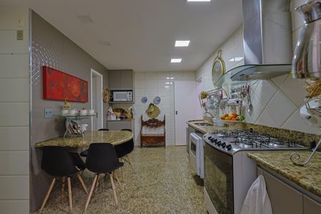 Apartamento à venda com 220m², 4 quartos e 2 vagasCozinha