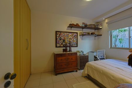 Apartamento à venda com 220m², 4 quartos e 2 vagasQuarto 2