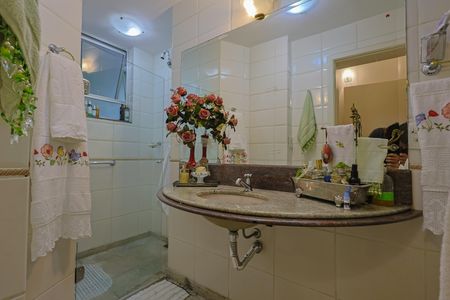 Apartamento à venda com 220m², 4 quartos e 2 vagasBanheiro Suíte