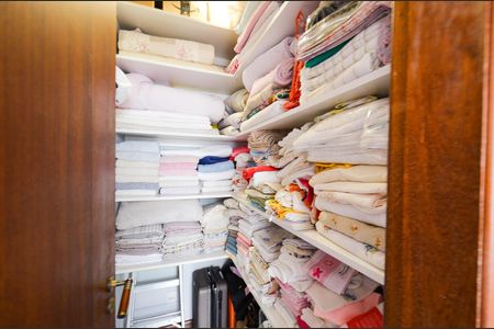 Casa à venda com 320m², 6 quartos e 5 vagasRouparia Semi-Suite