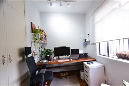 Casa à venda com 320m², 6 quartos e 5 vagasEscritório