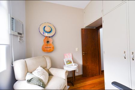 Casa à venda com 320m², 6 quartos e 5 vagasEscritório