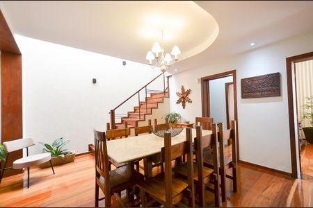 Casa à venda com 320m², 6 quartos e 5 vagasSala de Jantar