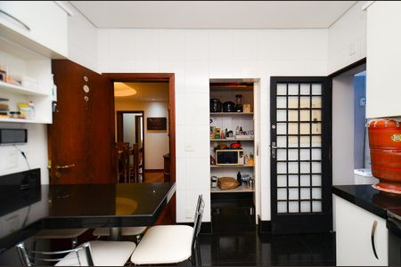 Casa à venda com 320m², 6 quartos e 5 vagasCozinha