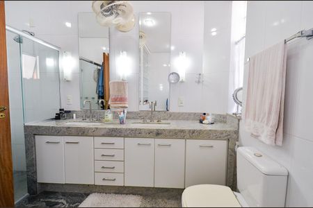 Casa à venda com 320m², 6 quartos e 5 vagasBanheiro Suite