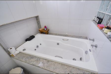 Casa à venda com 320m², 6 quartos e 5 vagasBanheiro Suite