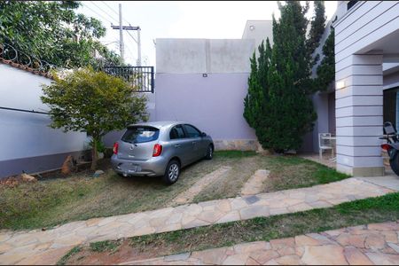Casa à venda com 320m², 6 quartos e 5 vagas Casa à venda com 320m², 6 quartos e 5 vagasGaragem