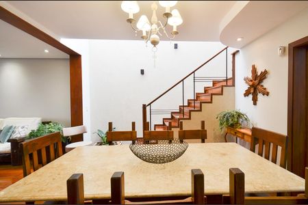 Casa à venda com 320m², 6 quartos e 5 vagasSala de Jantar