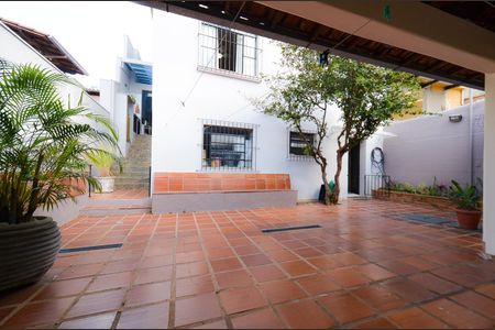 Casa à venda com 320m², 6 quartos e 5 vagasÁrea externa