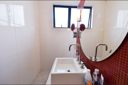 Casa à venda com 320m², 6 quartos e 5 vagasBanheiro Semi-Suites